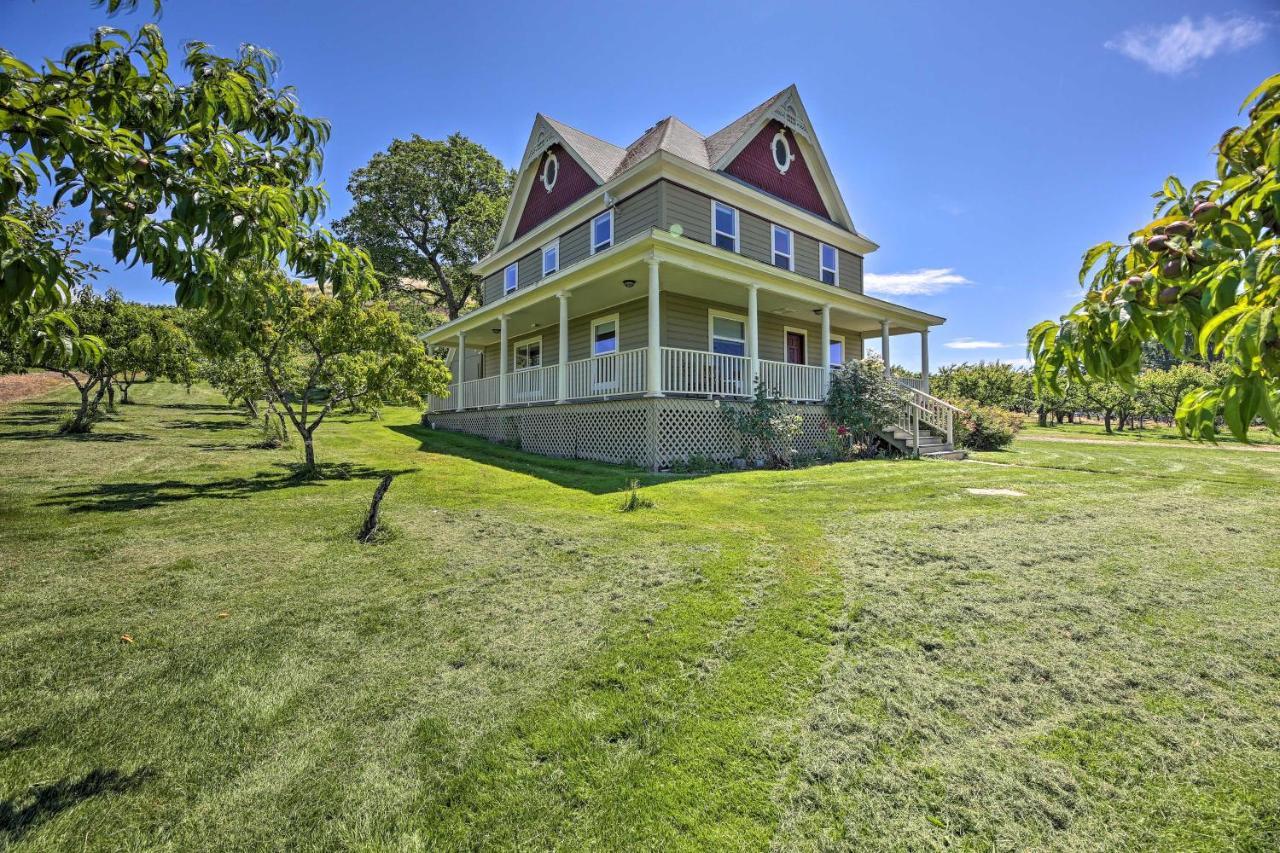 Storybook Glade Historical Homestead With Views! Hood River Bagian luar foto