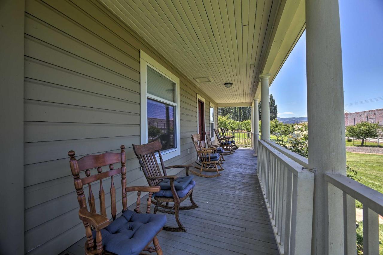 Storybook Glade Historical Homestead With Views! Hood River Bagian luar foto